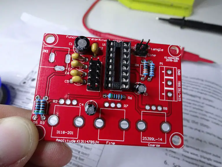 Electronic Project for Beginners: Square Wave Generator - Tutorial45