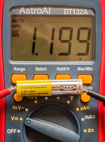 how to use a multimeter to test a battery